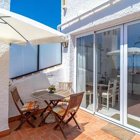 Hibiscos Seaview Terrace By Casasol