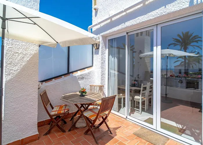 Hibiscos Seaview Terrace By Casasol